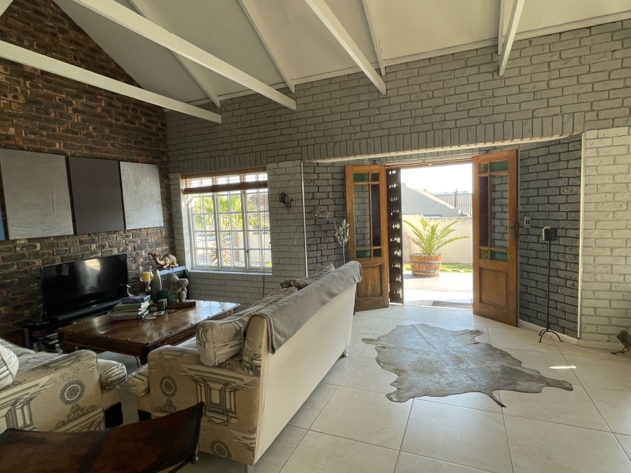 3 Bedroom Property for Sale in Middedorp Western Cape
